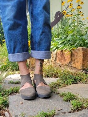Eileen Fisher Olive Green Suede Sport Criss Cross Wedge Sandals Size 7.5